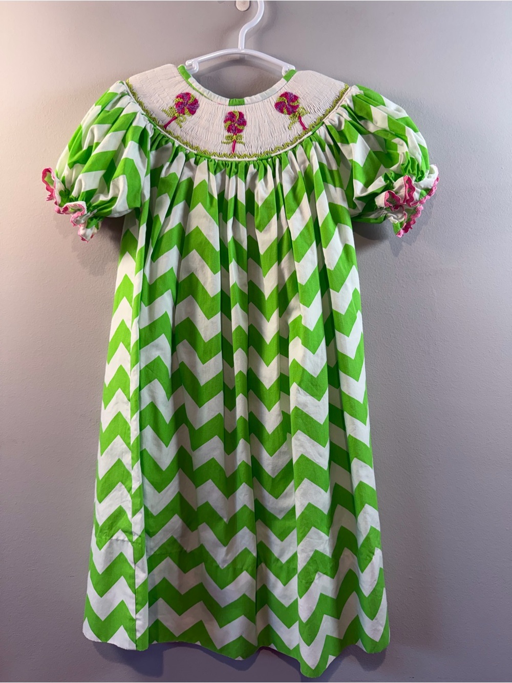 Molly Pop Girl's Chevron Hand Smocked Lollipop
Bishop Dress green & white size 3